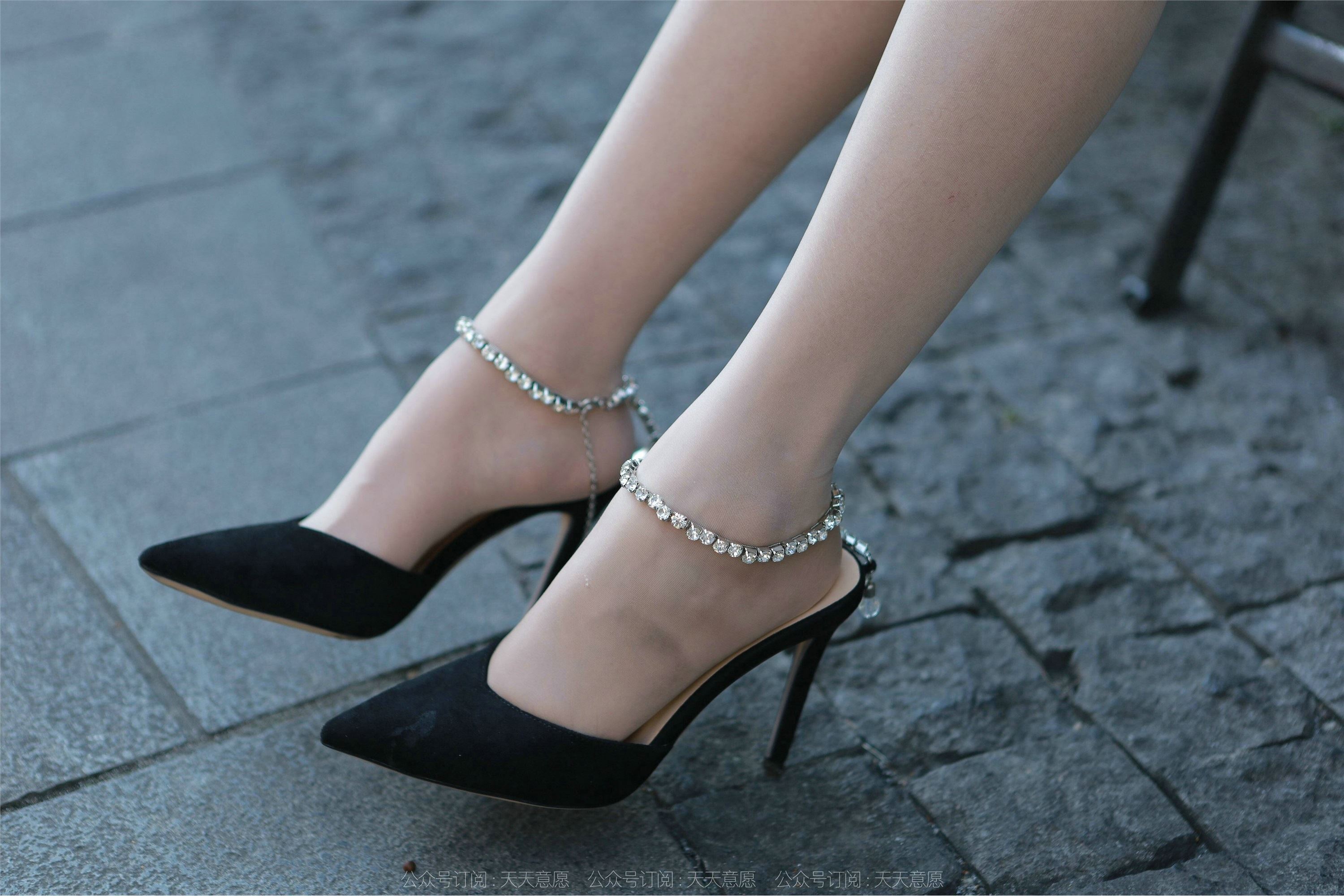 IESS异思趣向  2022.02.02 丝享家995：婉萍《油亮蓝色短裙》